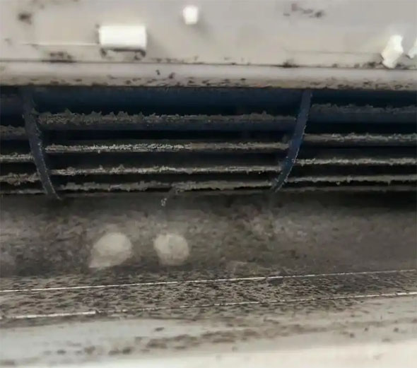 上饶市空调吹的风有股烧焦味是怎么回事